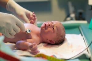 רשלנות בטיפול בילודה לאחר לידה