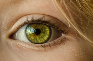 עין ירוקה של אישה