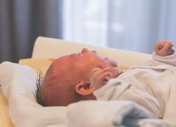 התינוקת נפלה מהשידה – ושברה את גולגולתה