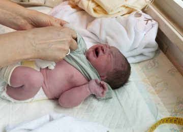 בדיקת צ'יפ גנטי לא בוצעה, נולד ילד עם תסמונת גנטית קשה